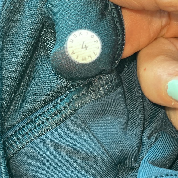 NWOT Lululemon Twist Around Tank Teal 2 in 1 Built in Bra - Picture 9 of 9